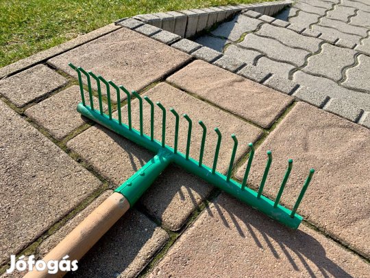 Gyepszellőztető gereblye