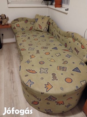 Gyerek ágy ágynemű tartóval