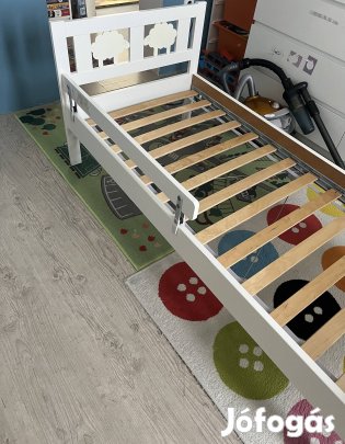 Gyerek ágy leesésgátlóval