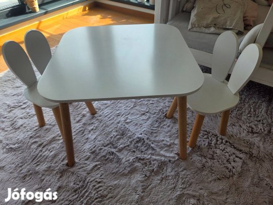 Gyerek asztal + 2 szék eladó
