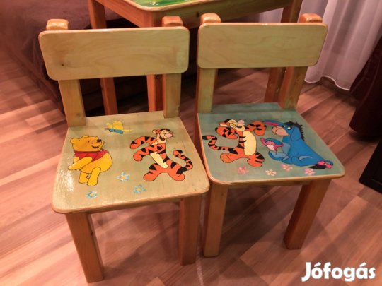 Gyerek asztal székkel