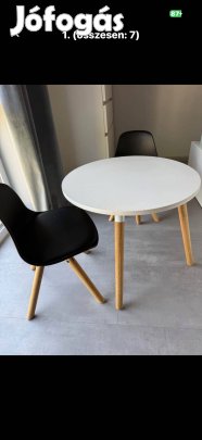 Gyerek asztal székkel