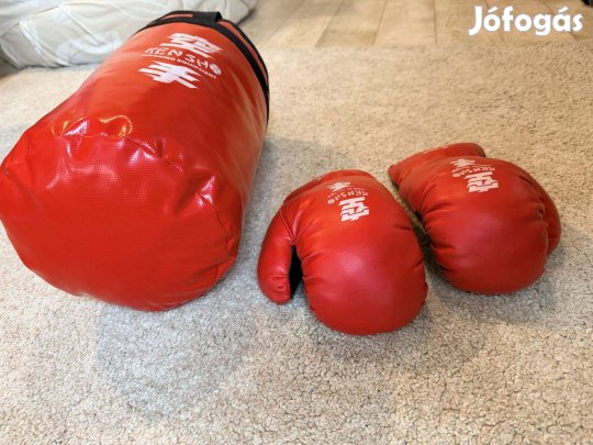 Gyerek bokszzsák és bokszkesztyű
