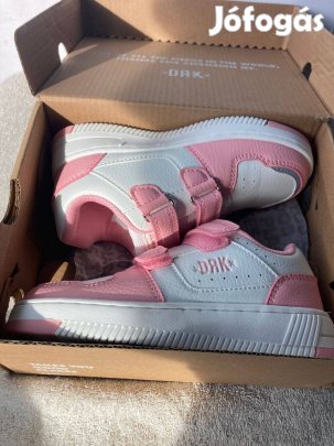 Gyerek cipő,lányos,teljesen új,EUR 27-es