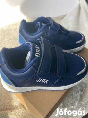 Gyerek cipő teljesen új EUR 26-os