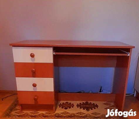Gyerek íróasztal megkímélt állapotban eladó Győrben
