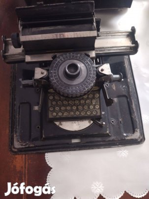 Gyerek játék írógép junior 1925ből, jó állapotú,