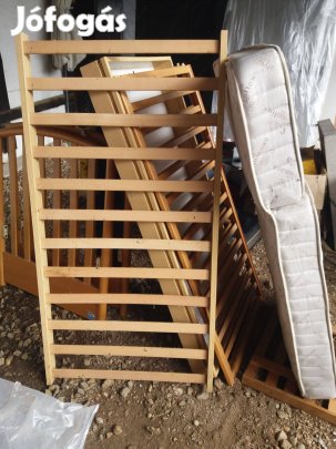 Gyerek kiságy matracal tartozékokkal