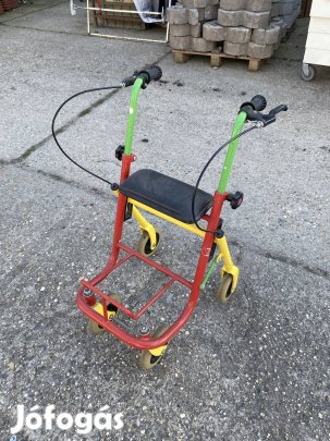 Gyerek rolátor , járássegítő 