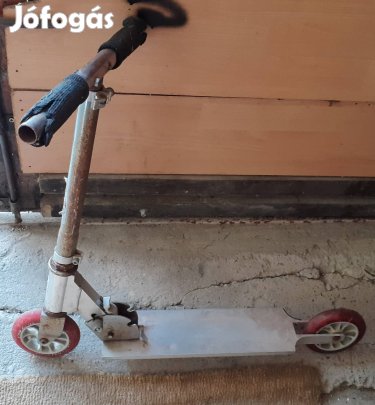 Gyerek roller kis kerekű, gumi kerék.