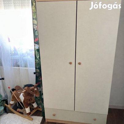 Gyerek ruhás  szekrény 