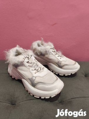 Gyerek sportcipő 34