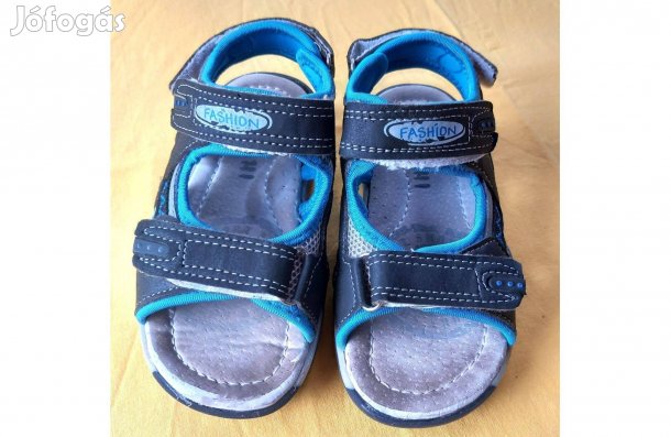 Gyerek szandál, 28-as, váltócipőnek is jó lehet