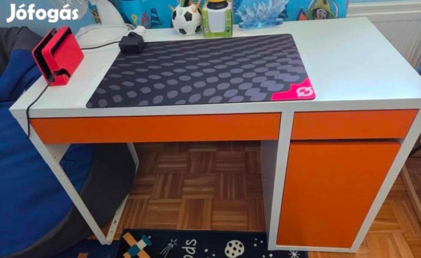 Gyerek szék es mickey asztal eladó!