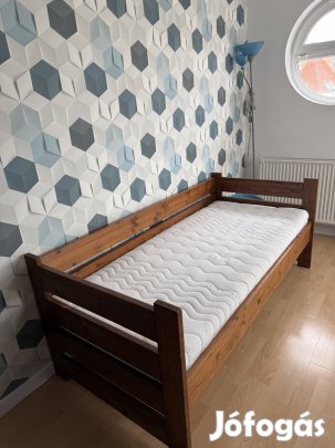 Gyerekágy,leesésgátlóval