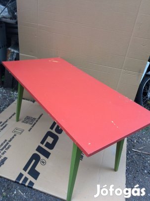 Gyerekasztal dohányzó asztal eladó Szállítás megoldható