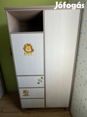Gyerekbútor, Ruhásszekrény, Faktum