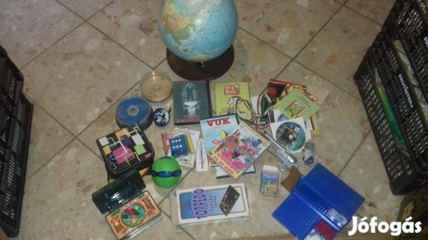 Gyerekülés kocsiba +etetőszék és sok játék