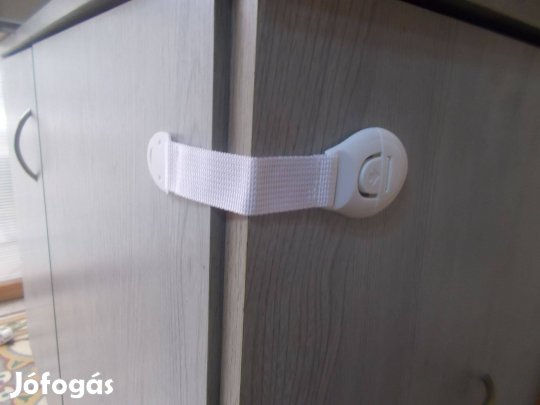 Gyerekzár: Biztonsági gyerekzár: hűtőszekrény, fiók, lakókocsi, stb