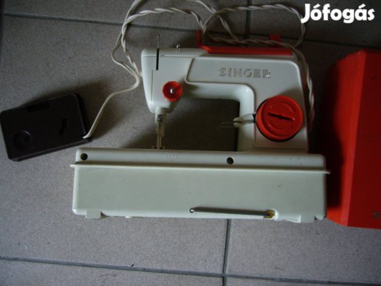 Gyermek Singer varrógép. elemes. Retro,