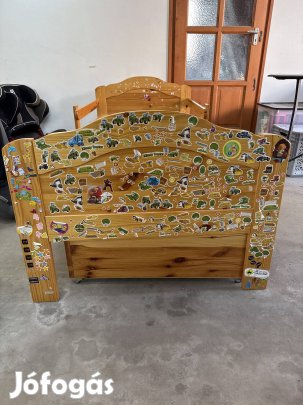 Gyermek ágy ágyneműtartóval