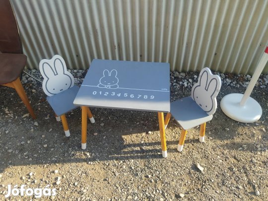 Gyermek jtszos asztal + 2 db székkel 