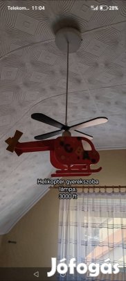 Gyermek játékok, kellékek.