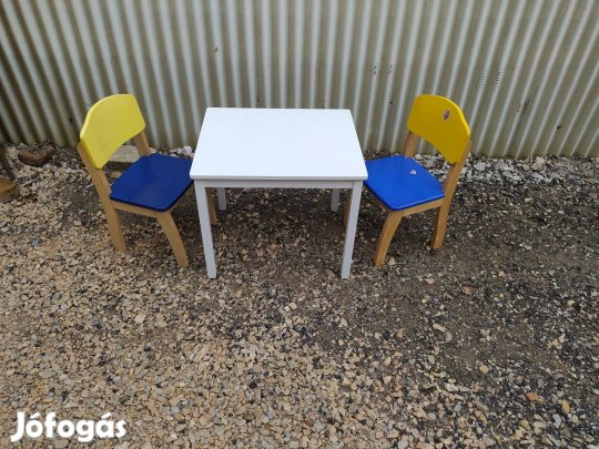 Gyermek jatszos kis asztal + 2 db székkel/ IKEA /