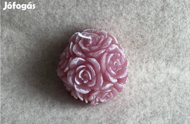 Gyertya rózsás gömb alakú