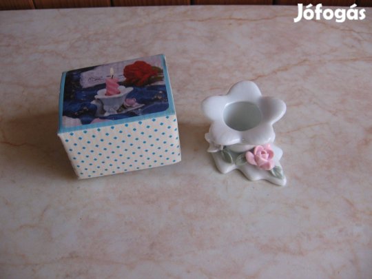Gyertyatartó virággal - porcelán