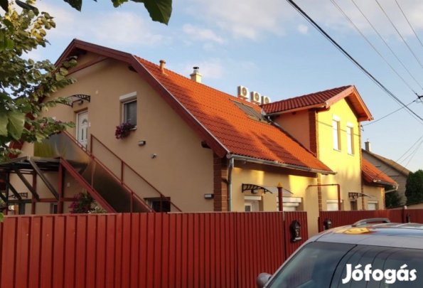 Gyömrő, Városközpont, 278 m2-es, 6 generációs, családi ház, 8+7 szobás