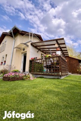 Gyömrőn eladó privát kertes sorház