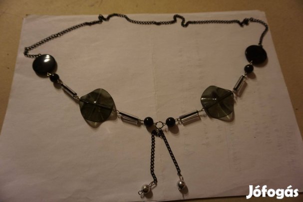 Gyöngy medálos műanyag nyaklánc fém csatlakozókkal eladó