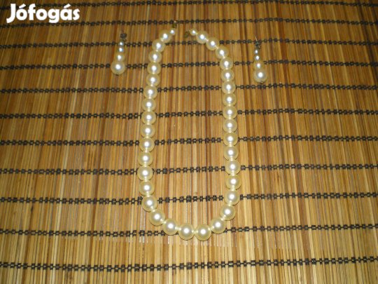 Gyöngy nyaklánc és fülbevaló szett egyben szép állapotban