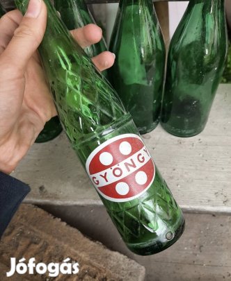 Gyöngy üdítős üveg