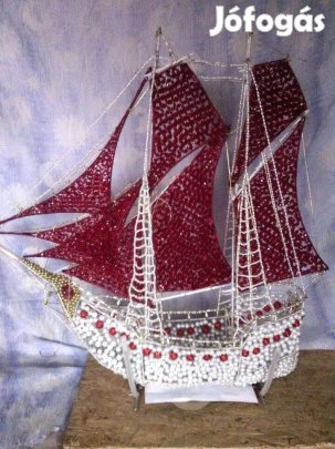 Gyöngyből készîtett hajó