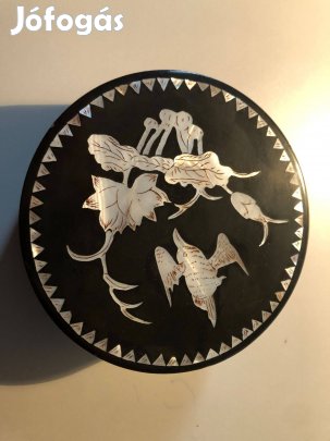 Gyöngyház berakásos kerek lakk doboz eladó