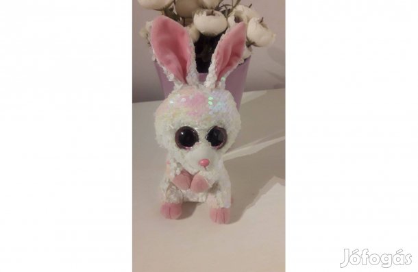 Gyöngyházzal gazdagon díszített nyuszika