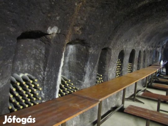 Gyöngyös és Mátrafüred, Sárhegy nyugati lábánál közterületről nyíló-