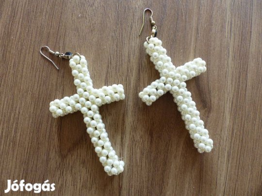 Gyöngyös kereszt fülbevaló