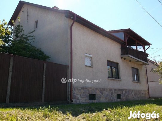 Gyöngyösi 174 nm-es ház eladó