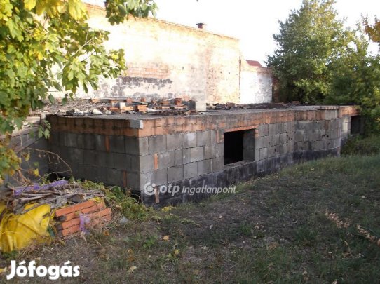 Gyöngyösi 30 nm-es ház eladó