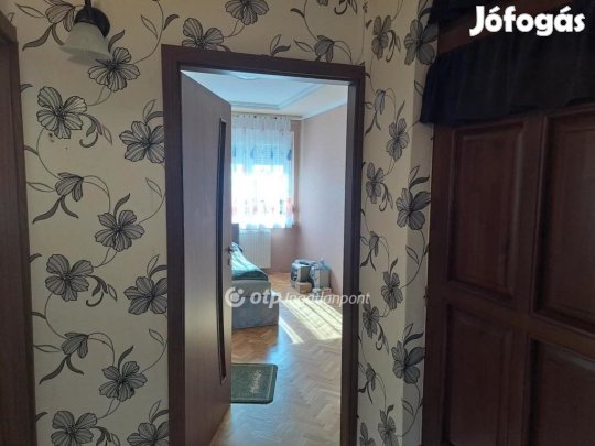 Gyöngyösi 57 nm-es lakás eladó