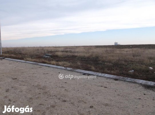 Gyöngyösi 592 nm-es telek eladó