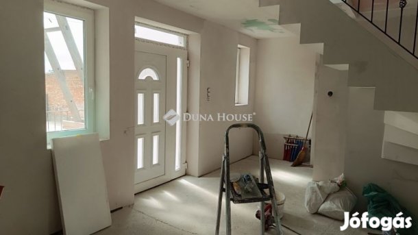 Gyöngyösi 89 nm-es ház eladó