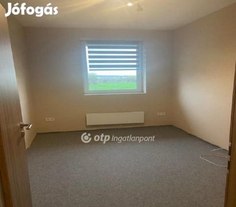 Gyöngyösi eladó 100 nm-es ház