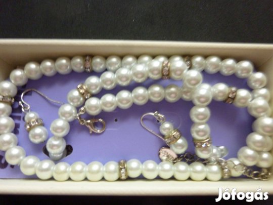 Gyöngyszett nyaklánc, karkötő, fülbevaló dobozában