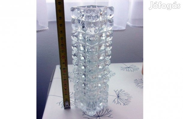 Gyönyörű 18 cm magas üveg váza Újpest központ közelében