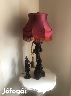 Gyönyörű Asztali Lámpa Szoborral