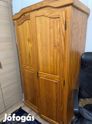 Gyönyörű Fenyő szekrény eladó Zuglóban
